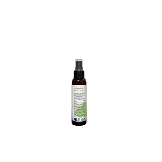 Spray repellente biologico IZANAMI per animali, contenitore spray con etichetta verde e logo del brand, prodotto per la cura degli animali.