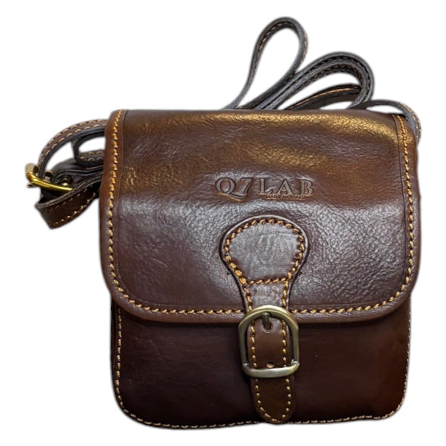 Tracolla Nyx di Q7LAB, borsa elegante in pelle con tracolla regolabile, vista dall'alto con dettagli e finiture di qualità