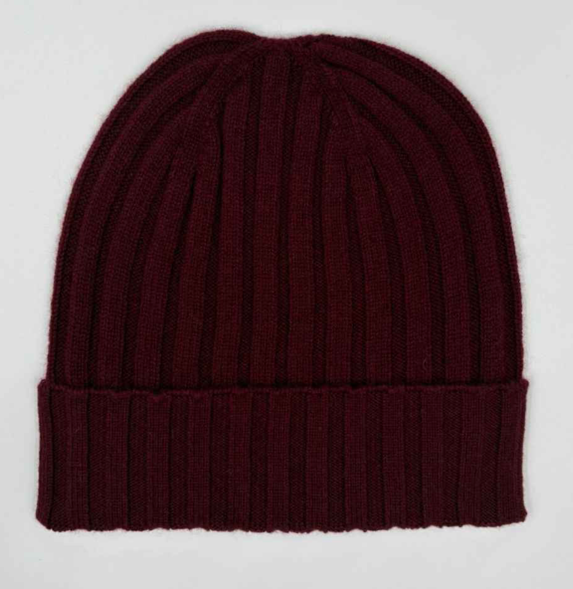 Berretto in cashmere bordeaux di Q7LAB, accessorio di lana di alta qualità, fatto in Italia, morbido e elegante.