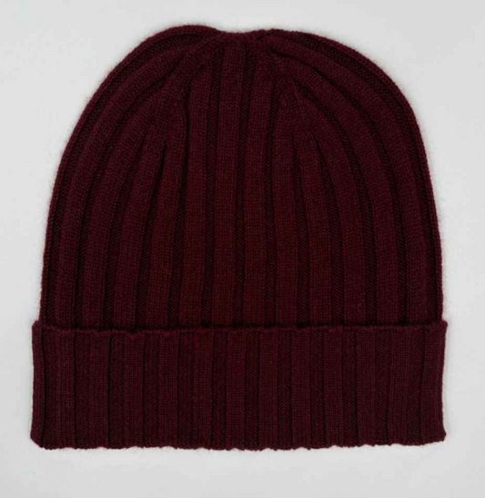 Berretto in cashmere bordeaux di Q7LAB, accessorio di lana di alta qualità, fatto in Italia, morbido e elegante.