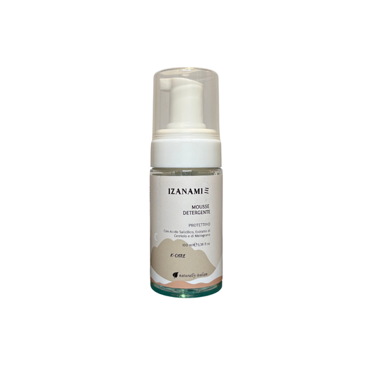 Mousse detergente protettivo biologica per il viso, con formula delicata e naturale, brand Izanami.