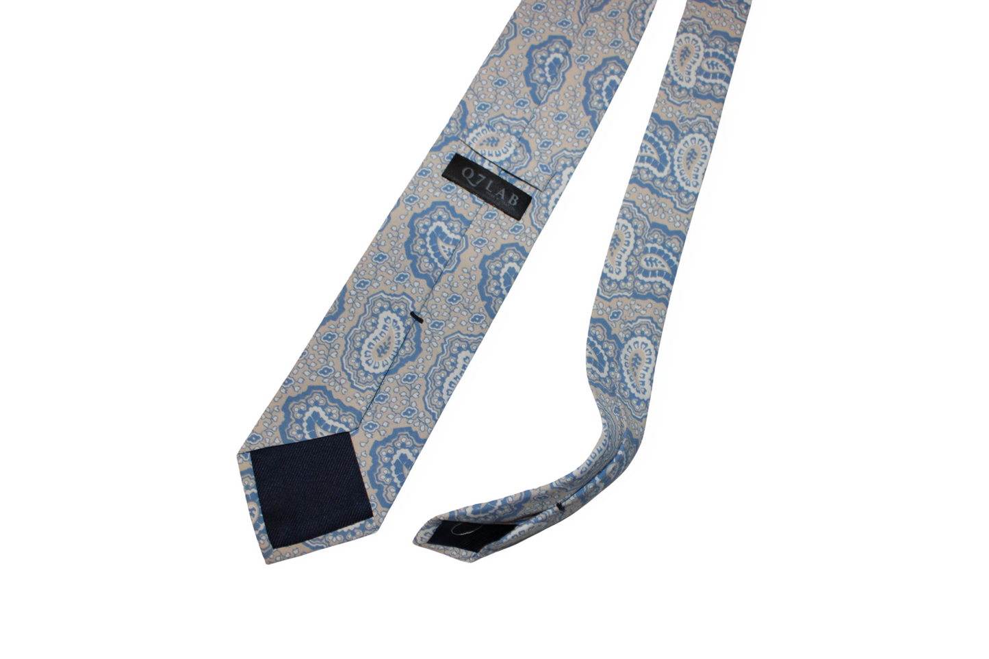 Cravatta sartoriale Haoma in twill di seta con fantasia cachemire - Q7LAB | Italian brand of luxury accessories crafted by artisans