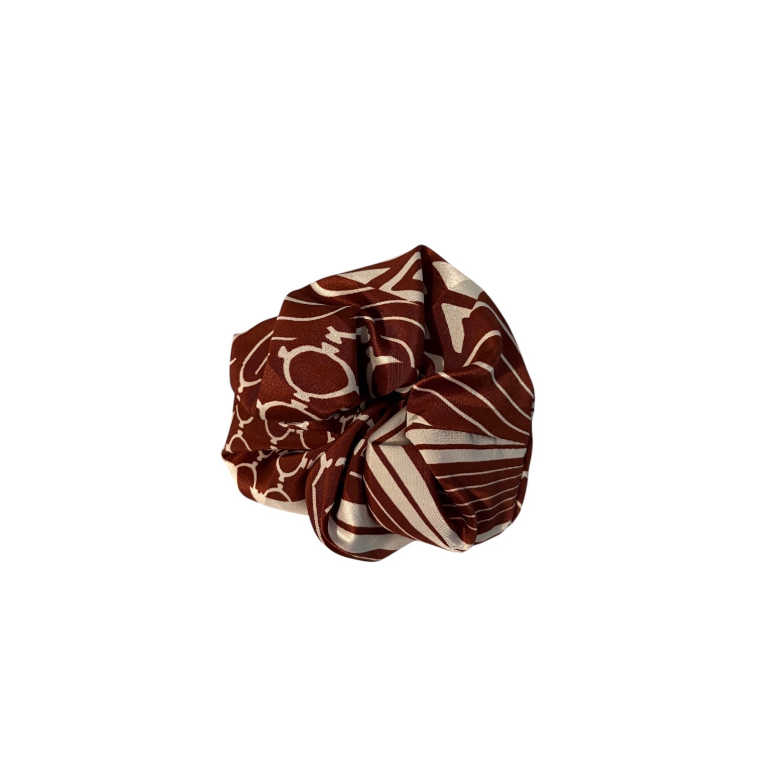 Fermacoda sartoriale in seta marrone Q7LAB, accessori per capelli eleganti e raffinati con dettagli sartoriali.