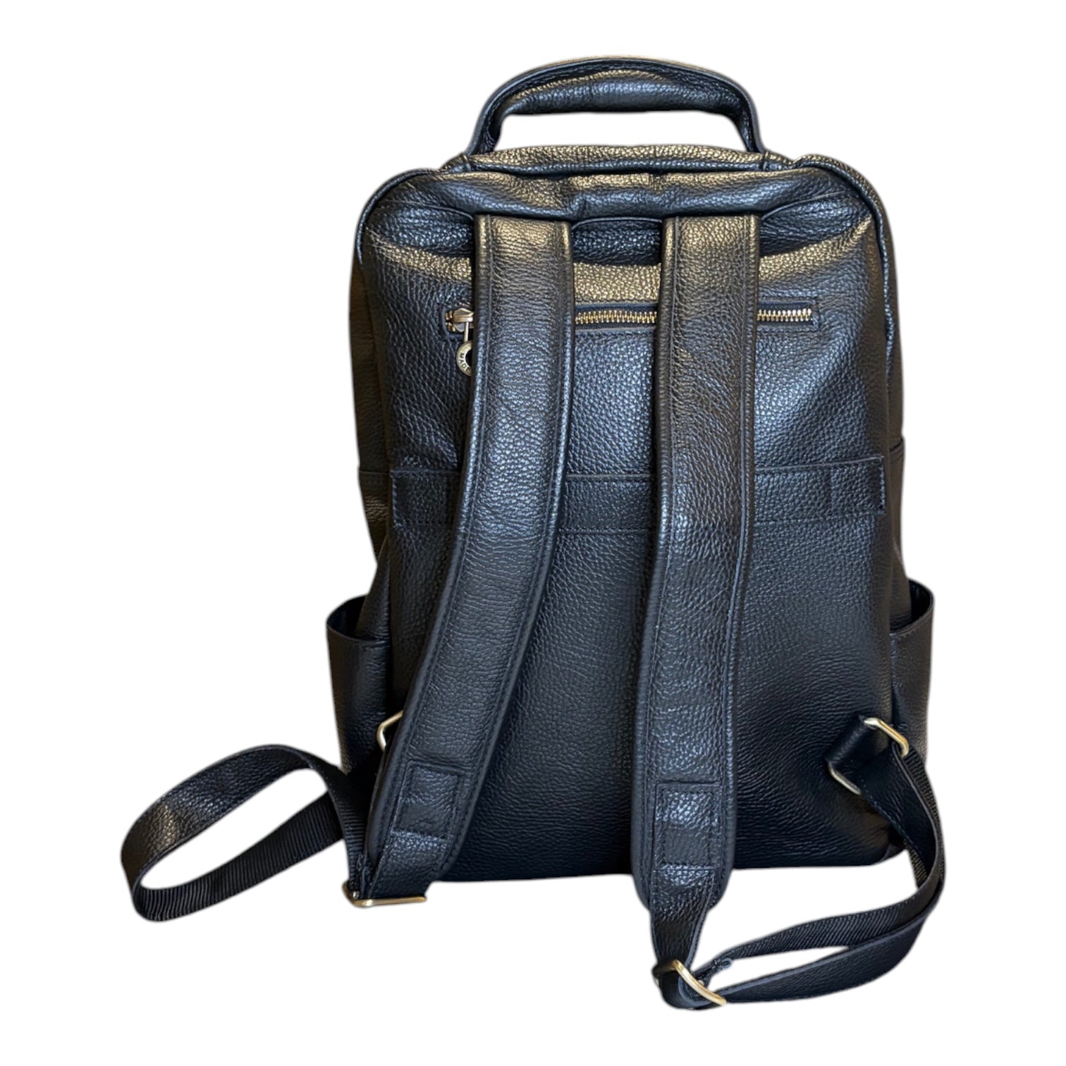 Q7Lab handcrafted leather backpack inspired by timeless luxury travel design with elegant structure, premium materials and functional organization
