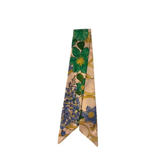 Twilly sartoriale in twill di seta oro verde di Q7LAB, accessorio donna elegante e colorato per capelli o sciarpa.