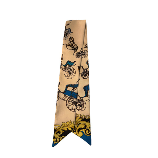 Twilly sartoriale in twill di seta blu di Q7LAB, elegante accessorio donna in tessuto di seta con design raffinato.