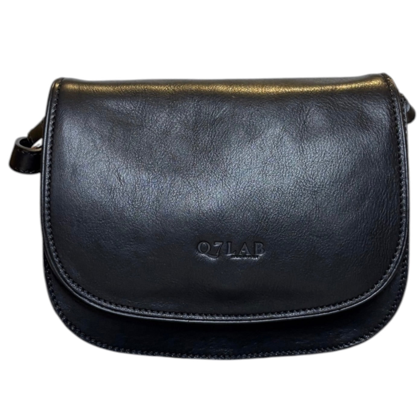 Borsa tracolla Freya di Q7LAB, elegante accessorio in pelle con tracolla regolabile, dettagli raffinati e design moderno.