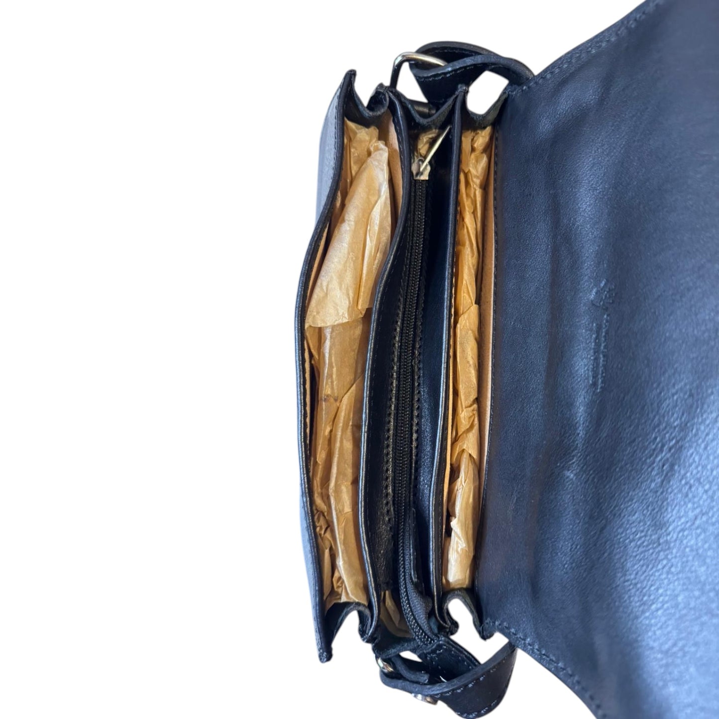 Tracolla Freya di Q7LAB, borsa a tracolla in stile elegante con dettagli moderni, perfetta come accessorio di moda.