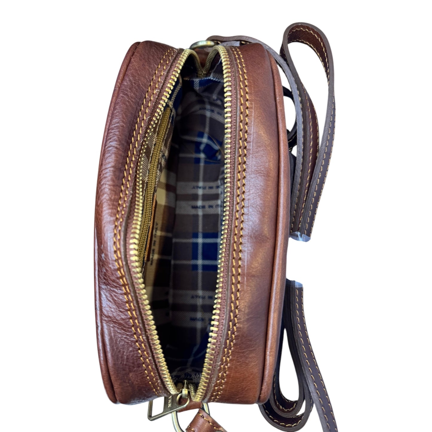 Tracolla Hera di Q7LAB, borsa accessorio elegante con tracolla in tessuto nero e dettagli minimalisti.