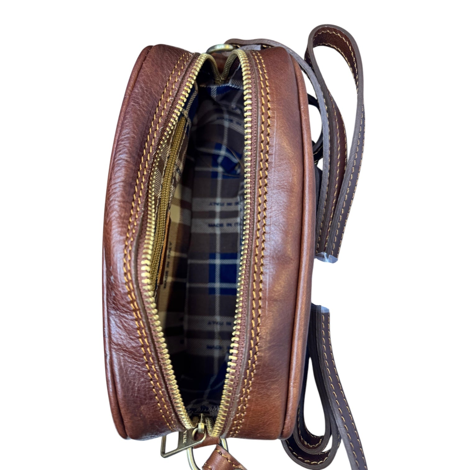 Tracolla Hera di Q7LAB, borsa accessorio elegante con tracolla in tessuto nero e dettagli minimalisti.