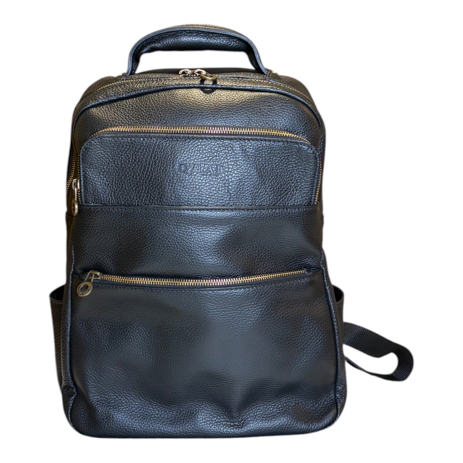 Zaino Loki Q7LAB in tessuto nero con dettagli colorati, tracolla regolabile e scomparti spaziosi per accessori e libri