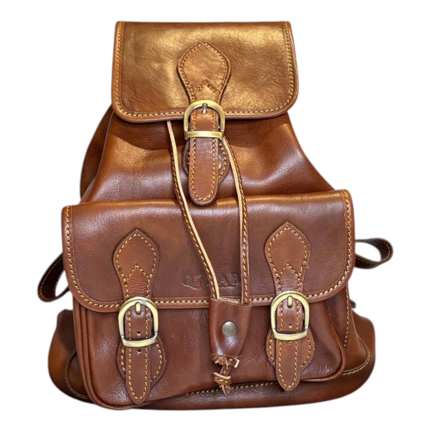 Zaino Persephone Q7LAB in tessuto nero con dettagli eleganti, vista frontale con cerniere e tasche laterali.